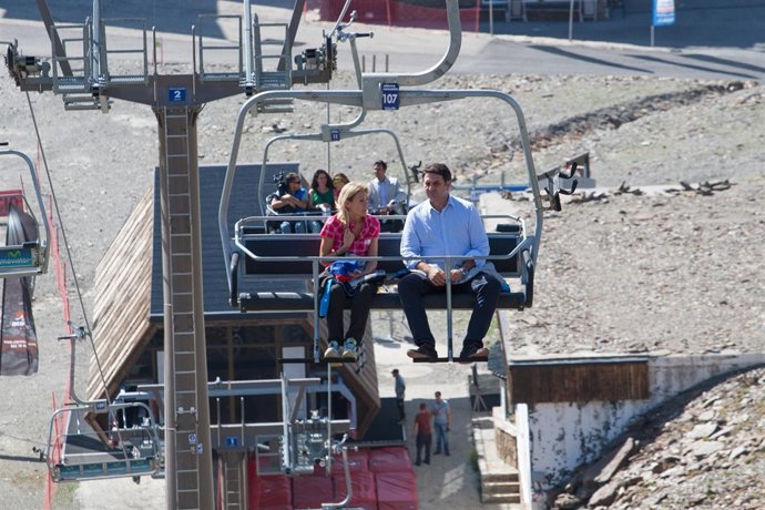 El consejero de Turismo, en Sierra Nevada