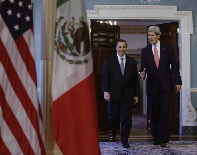 El ministro de Asuntos Exteriores, J. Antonio Meade, y John Kerry.