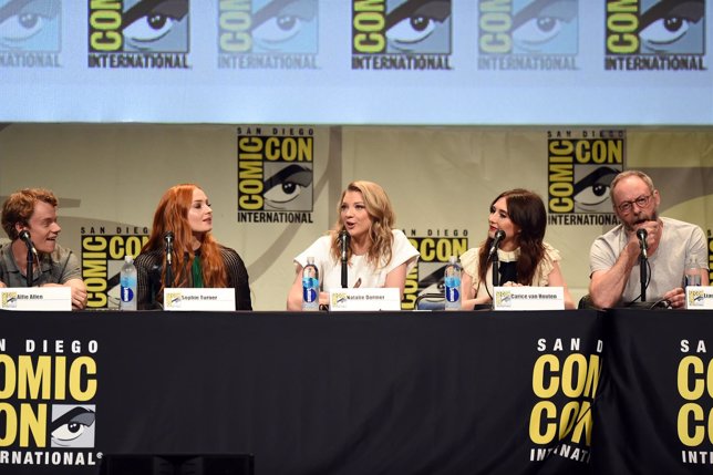 Reparto de Juego de tronos en el panel de la serie en la Comic-Con 2015