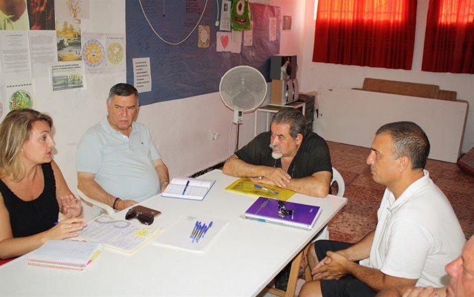 Reunión de IU con vecinos de San Jerónimo