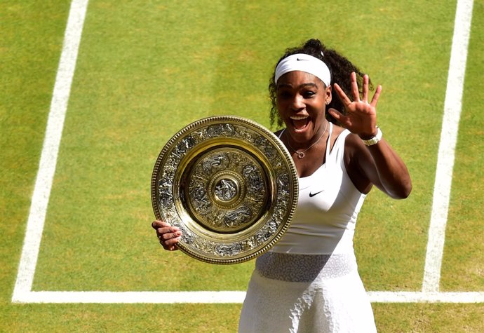 Serena Williams tras imponerse a Muguruza en la final de Wimbledon 2015