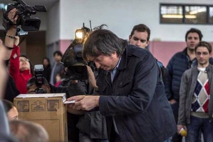 Máximo Kirchner votando en las elecciones legislativas