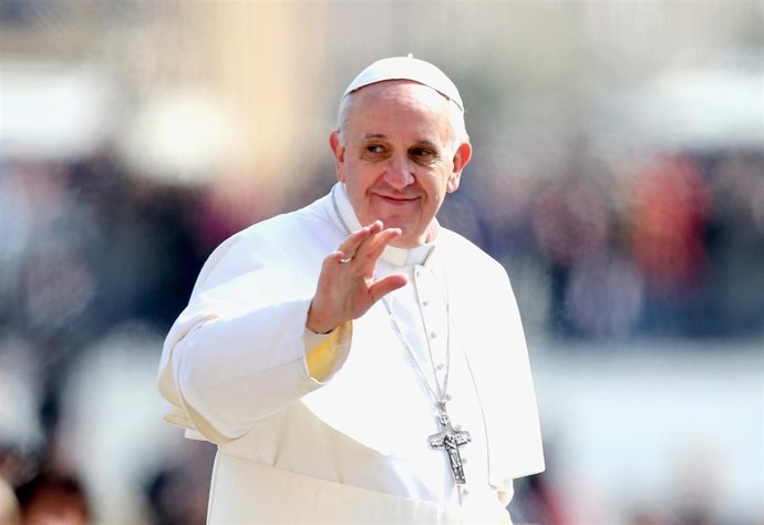 VATICAN CITY, VATICAN - MARCH 27:  Pope Francis greets the crowd as he drives ar