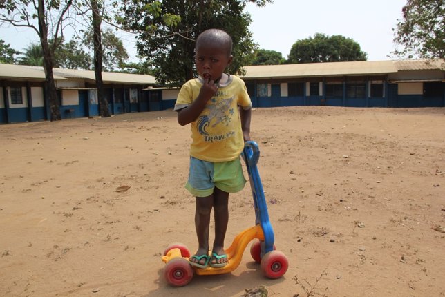 Ibrahim, huérfano de ébola en Sierra Leona