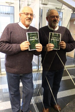 Javier Bañares, con su libro