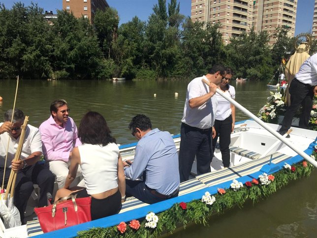  Óscar Puente Durante La Procesión Fluvial De La Virgen Del Carmen