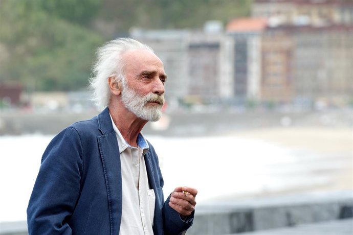 Multitudinaria despedida en Twitter por la muerte de Javier Krahe