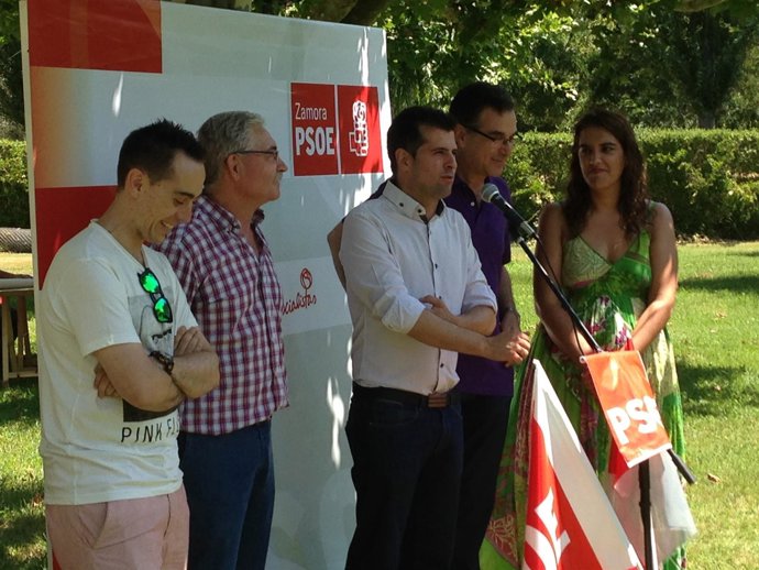 Tudanca interviene en la XV edición de la Fiesta de la Rosa