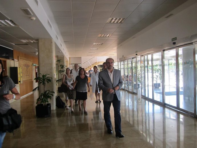  Javier Lambán En El Hospital Miguel Servet.