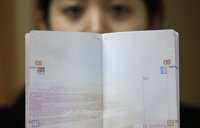 La expedición de pasaportes en China discrimina a tibetanos y musulmanes, según HRW