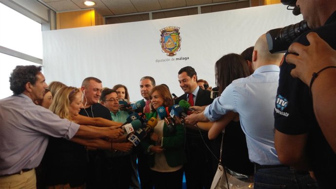 Sáenz de Santamaría atiende a los medios en la Diputación de Málaga