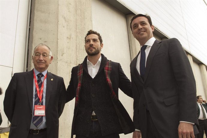 Bisbal con Gabriel Amat y Javier A. García