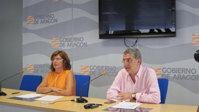 Los consejeros del Gobierno de Aragón, María Victoria Broto y Sebastián Celaya