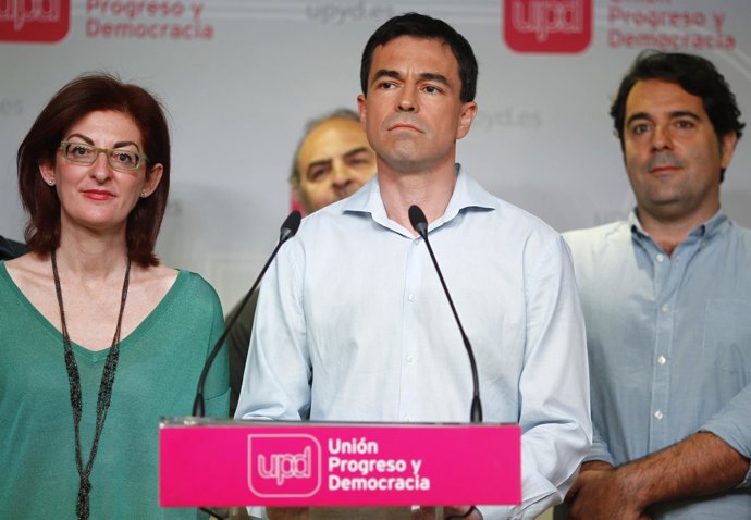 El nuevo portavoz de UPyD, Andrés Herzog, con la nueva dirección del partido