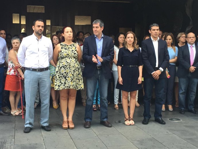 Concentración en repulsa por el asesinato de una mujer en La Palma