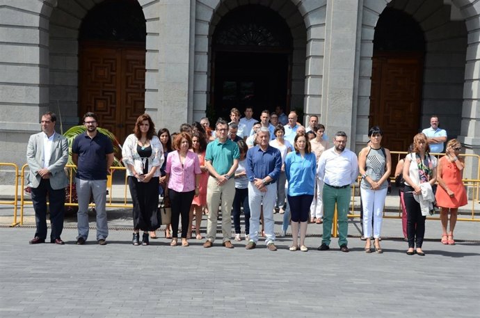 Minuto de silencio en el Cabildo de Tenerife por Laura González