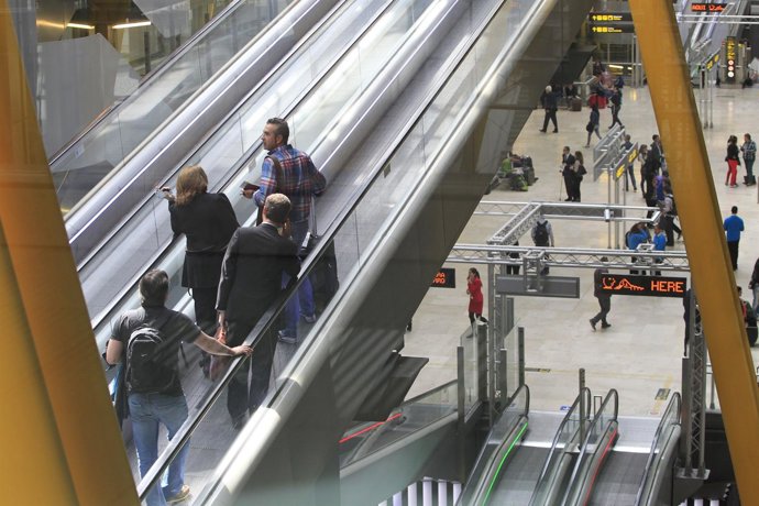 Aeropuerto de Barajas, turismo, turistas, viajeros, viajes, avión, AENA.