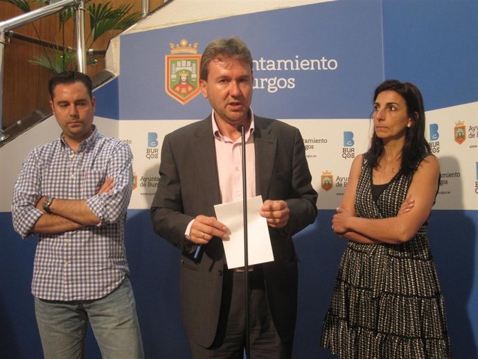 Lacalle (C) con los portavoces del PSOE (I) y de C's (D)