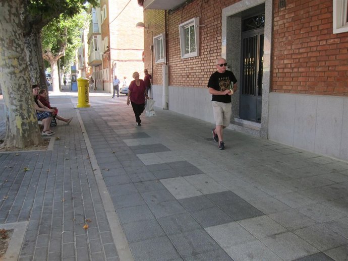 Aceras remodeladas en la avenida Filiberto Villalobos