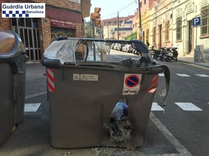 La Guardia Urbana detienen en Barcelona a un pirómano por quemar 11 contenedores