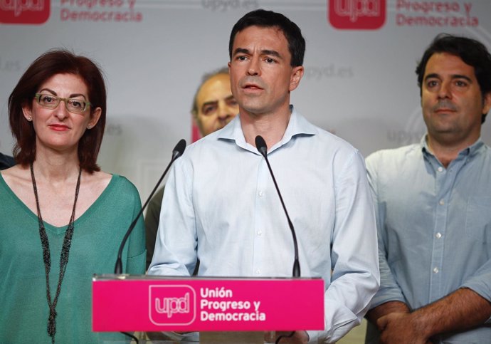 El nuevo portavoz de UPyD, Andrés Herzog, con la nueva dirección del partido