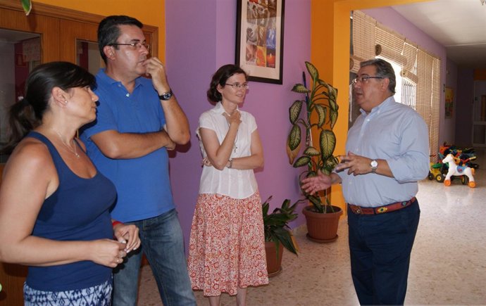 Visita de Zoido al centro infantil