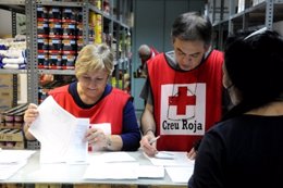 Reparto de alimentos de Creu Roja Catalunya