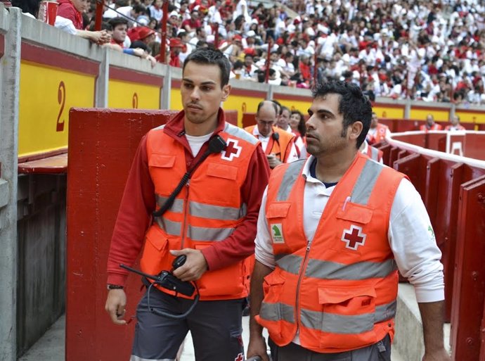Miembros de la Cruz Roja en la Plaza de Toros