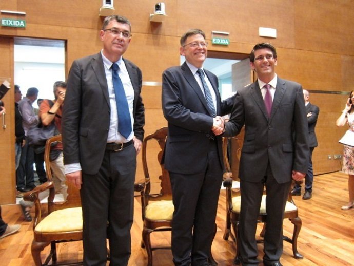 Jorge Rodríguez junto a Enric Morera y Ximo Puig