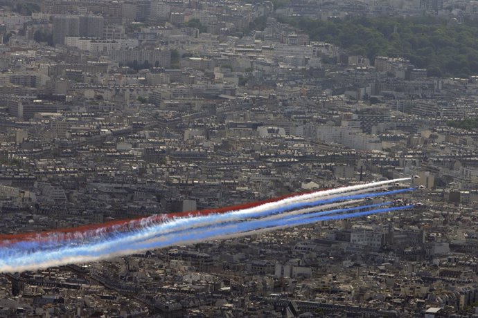 Desfile militar con motivo del Día de la Bastilla en París (Francia)