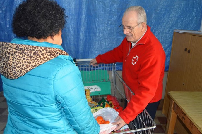 Reparto de alimentos de Cruz Roja