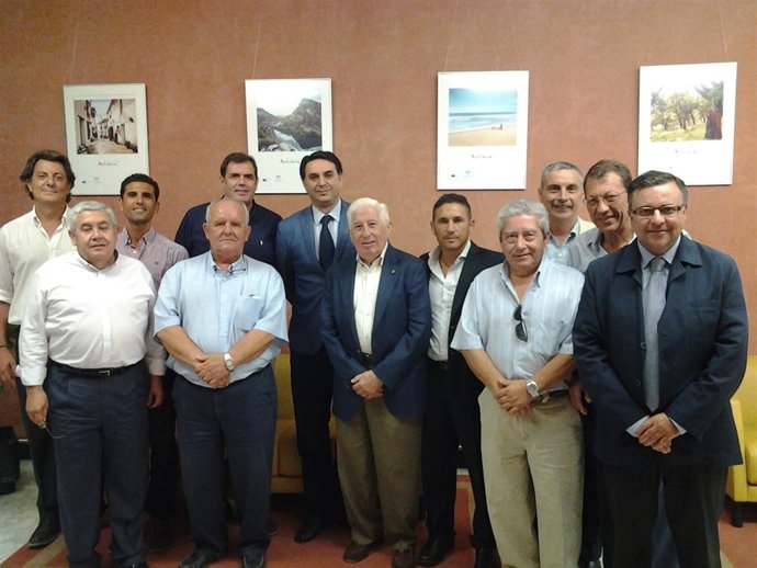 Francisco Javier Fernández con representantes de las federaciones deportivas