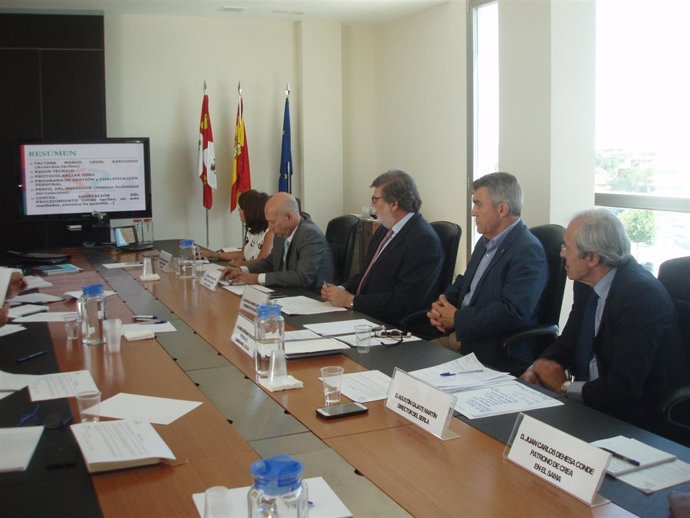 Apario (segundo izq) con representantes de SAMA y CEPYME Aragón