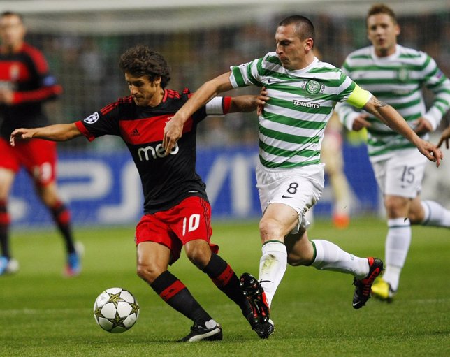 El argentino Aimar ante el Celtic