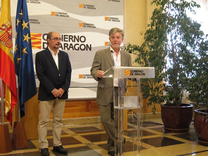 Pedro Santisteve y Javier Lambán, en el edificio Pignatelli