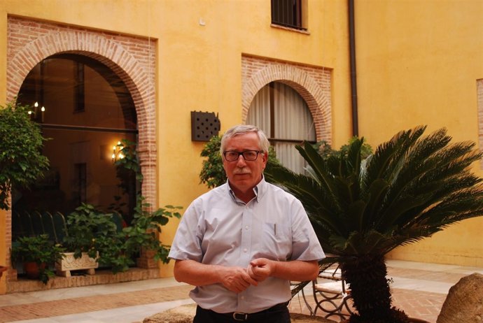 Fernández Toxo antes de participar en los cursos de verano de la UPO
