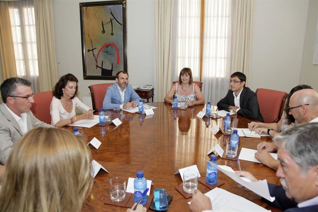 Primera reunión de Armengol con CCOO, UGT, CAEB y Pimem