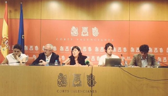 Representantes de Podemos presentan la propuesta de Ley de cuentas abiertas