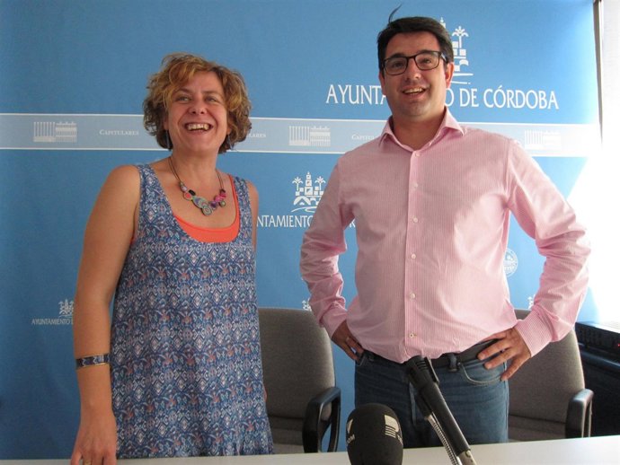 Alba Doblas y Pedro García en el Ayuntamiento