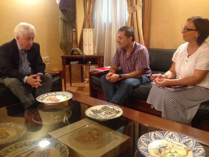 El Justicia se ha reunido con representantes de La Caridad