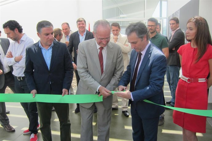 El alcalde de Málaga, Francisco de la Torre, inaugura el Centro de Raqueta.