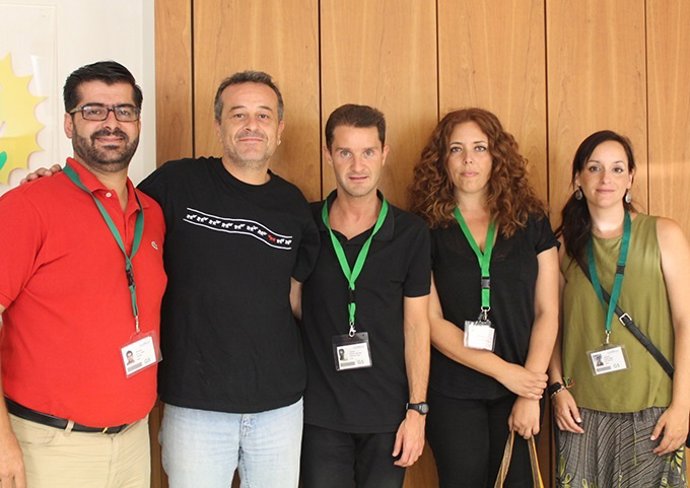 Castro con los representantes de intérpretes de signos de Canal Sur