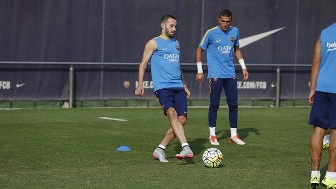 Aleix Vidal debuta en un entrenamiento del Barcelona