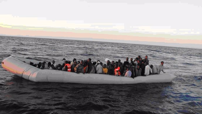 Inmigrantes en aguas italianas rescatadas por la Guardia Civil en Frontex