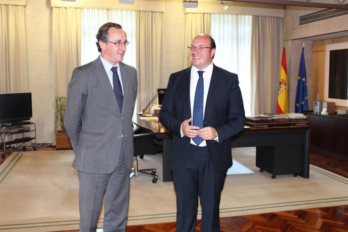 El presidente de la Comunidad con el ministro de Sanidad