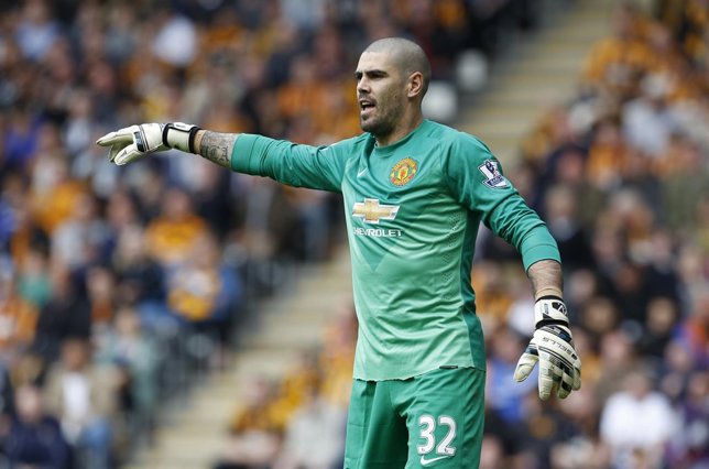 Víctor Valdés con el Manchester United
