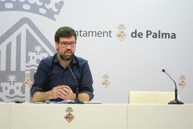 Noguera presentando la Oficina Antidesahucios