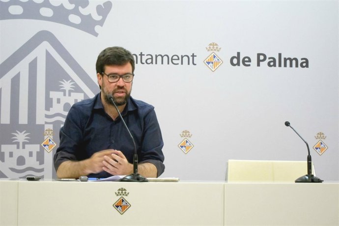 Noguera presentando la Oficina Antidesahucios