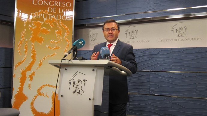 Miguel Ángel Heredia en rueda de prensa en el Congreso
