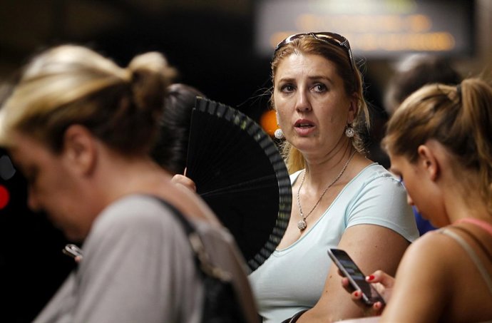 Sol, calor, temperaturas, buen tiempo, abanico